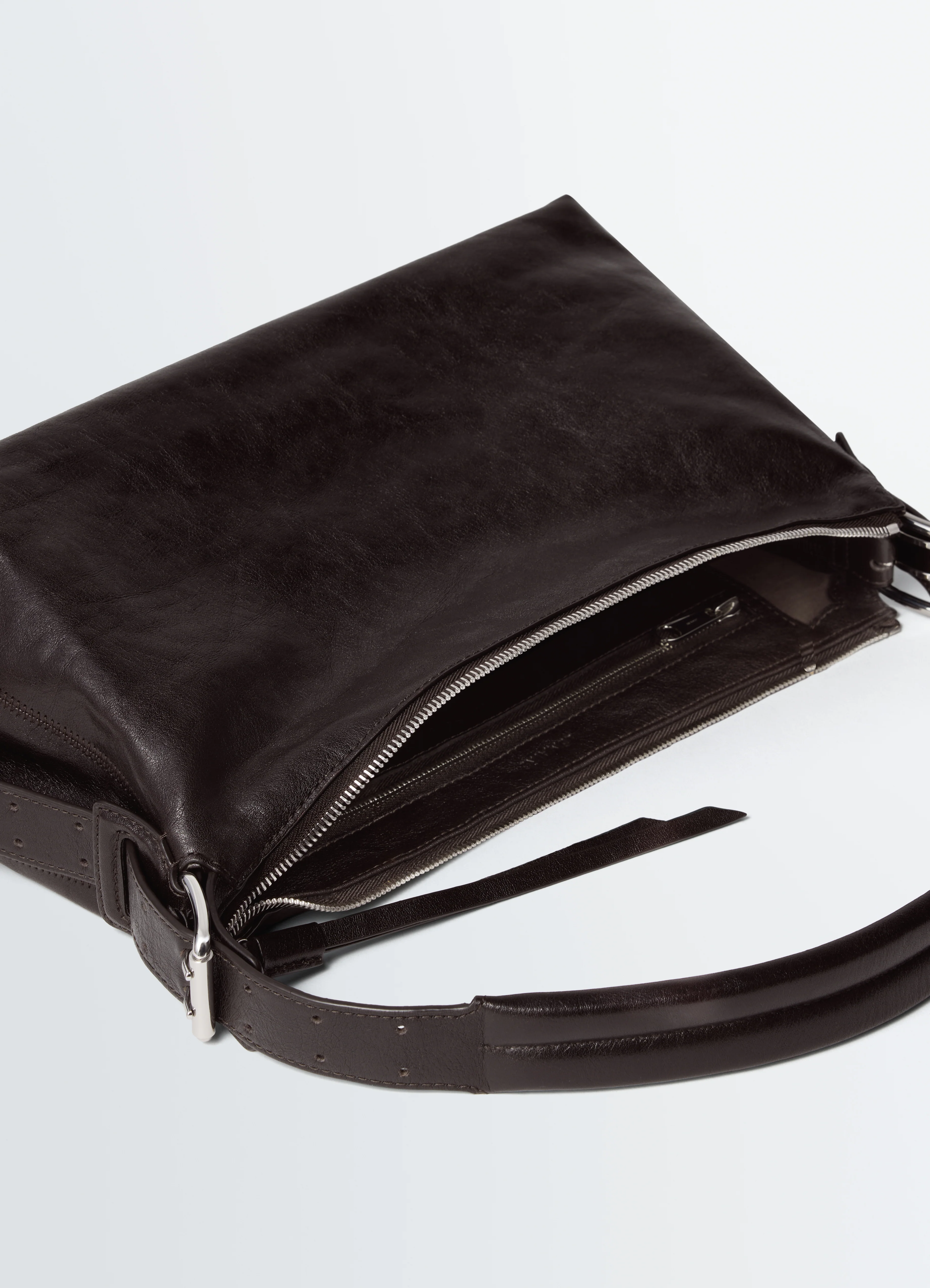 BELTED BAGUETTE BAG IN LEATHER - Image 4