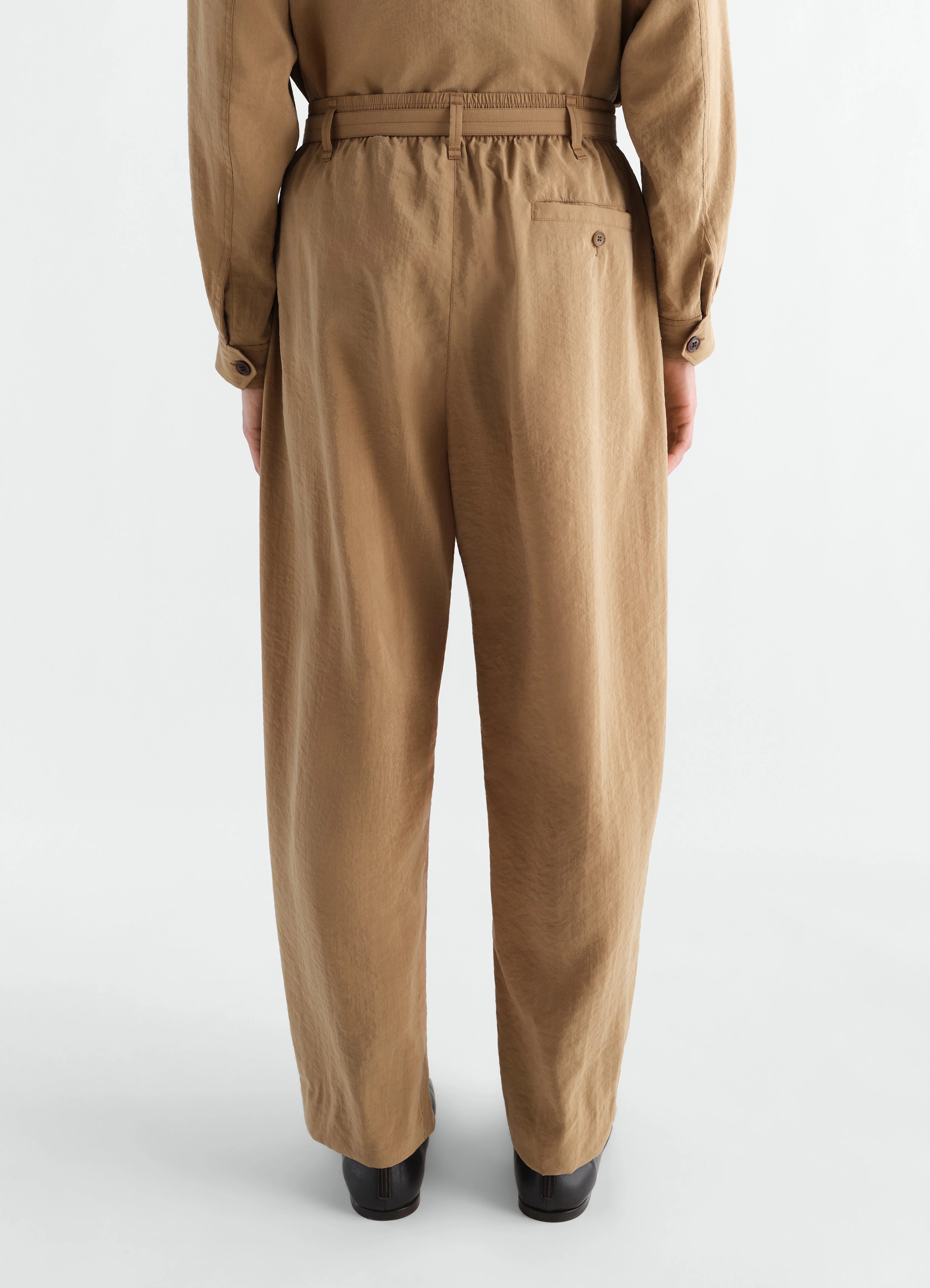 BELTED RELAXED PANTS IN DRY SILK - Image 4
