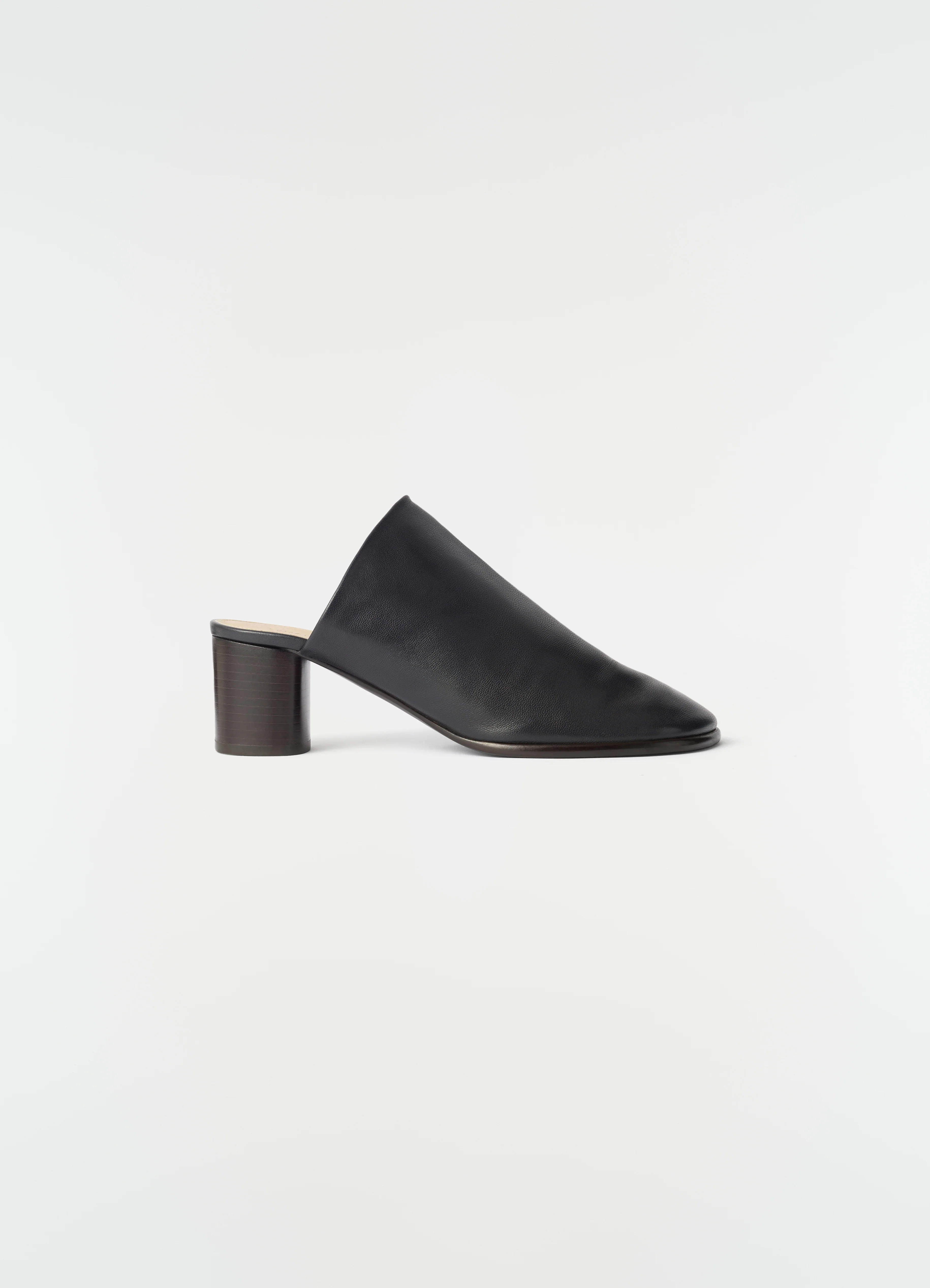 55 MM GLOVE SLINGBACK PUMPS IN SUPPLE LAMBSKIN
