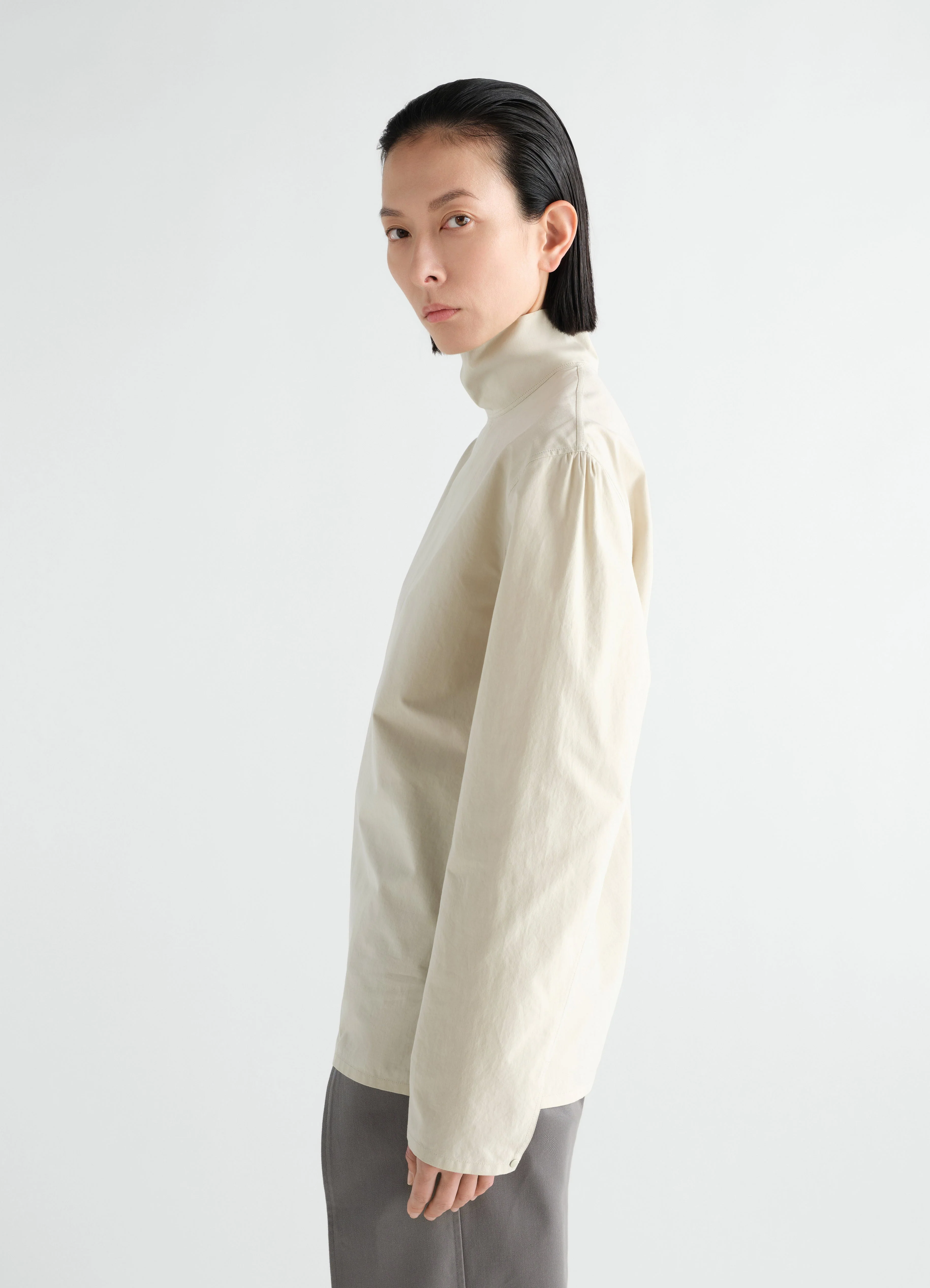 STAND-COLLAR TOP IN LIGHT COTTON CHAMBRAY - Image 4