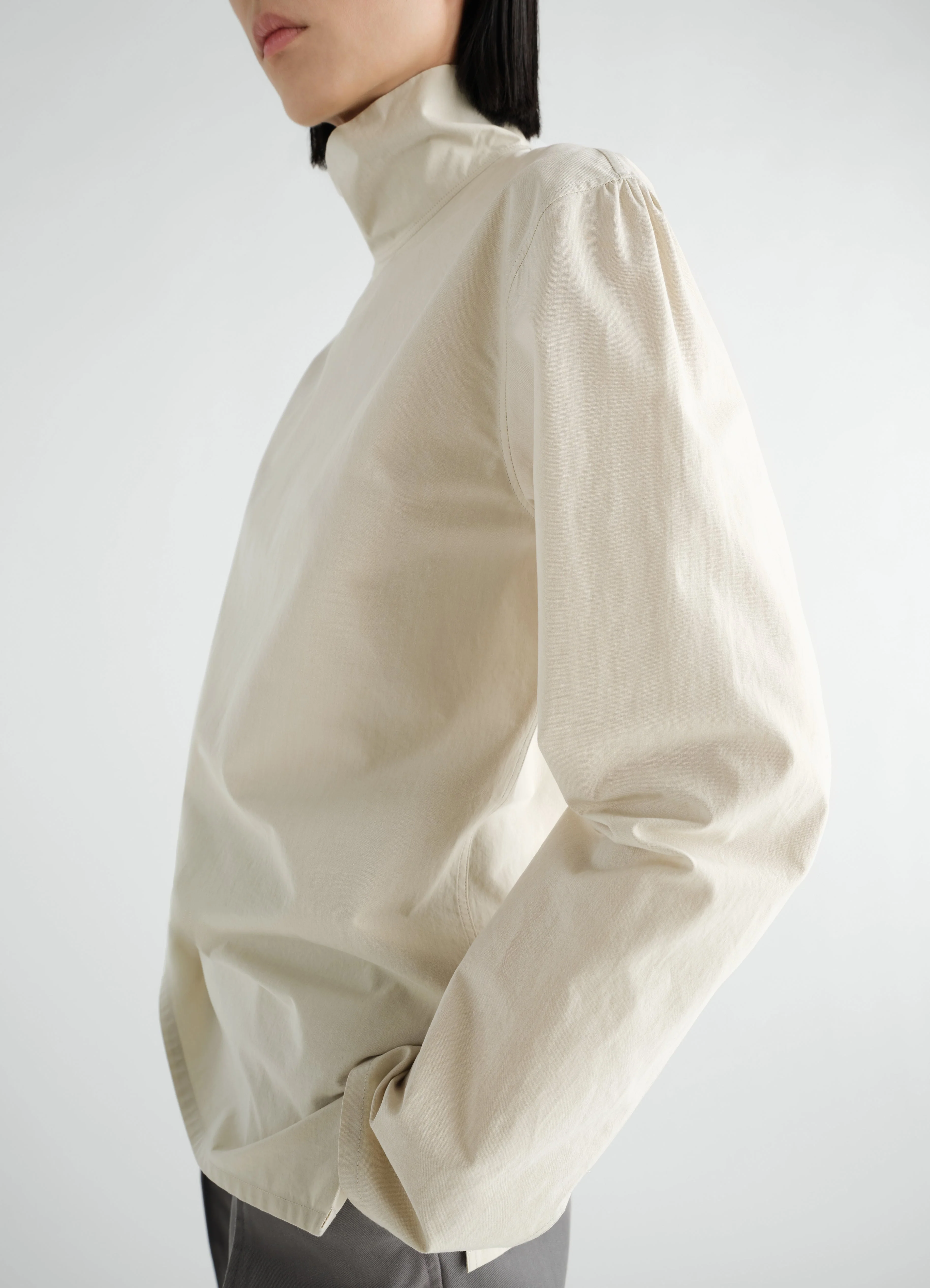 STAND-COLLAR TOP IN LIGHT COTTON CHAMBRAY - Image 5