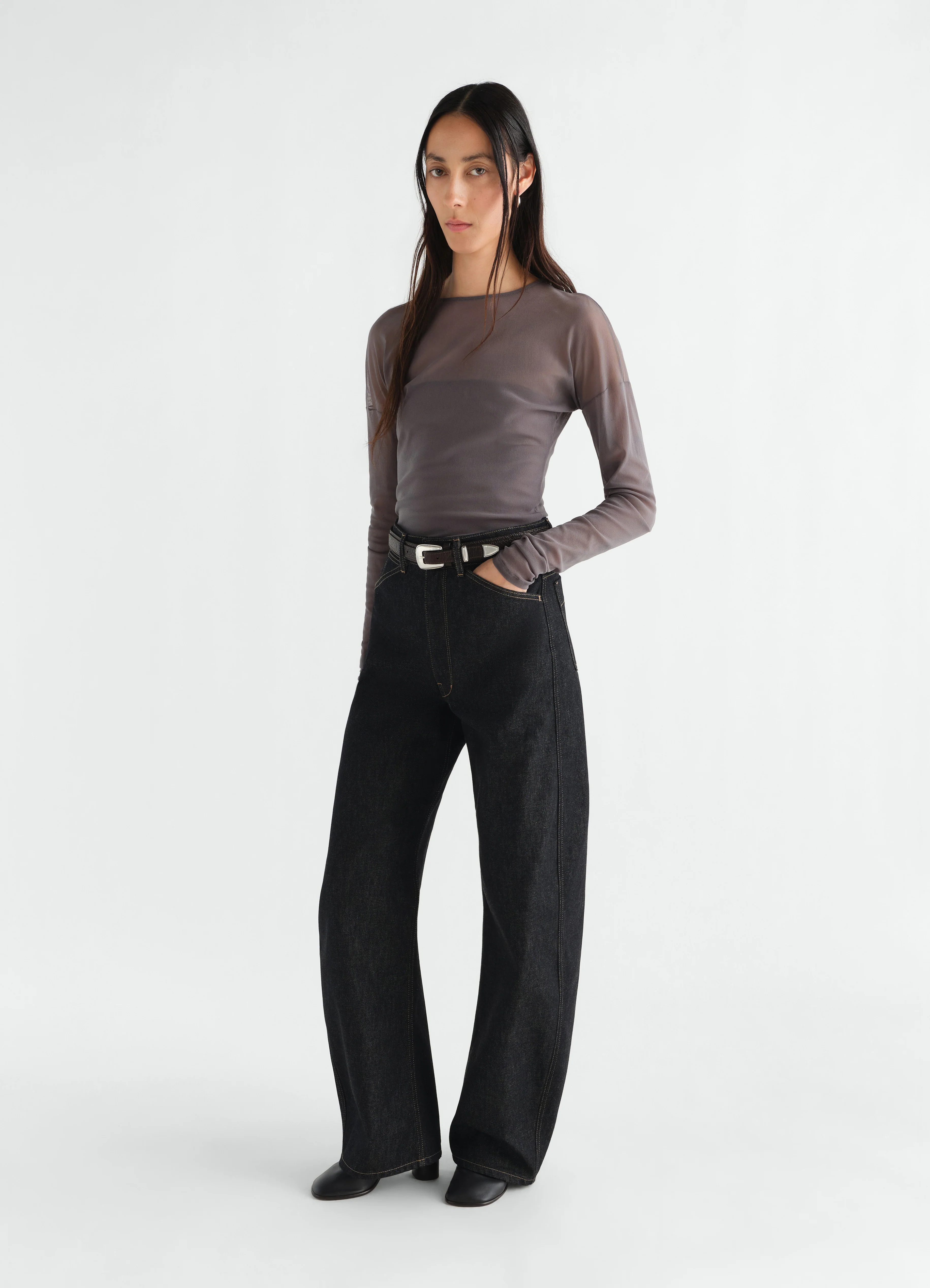 HIGH WAISTED CURVED PANTS IN DENIM