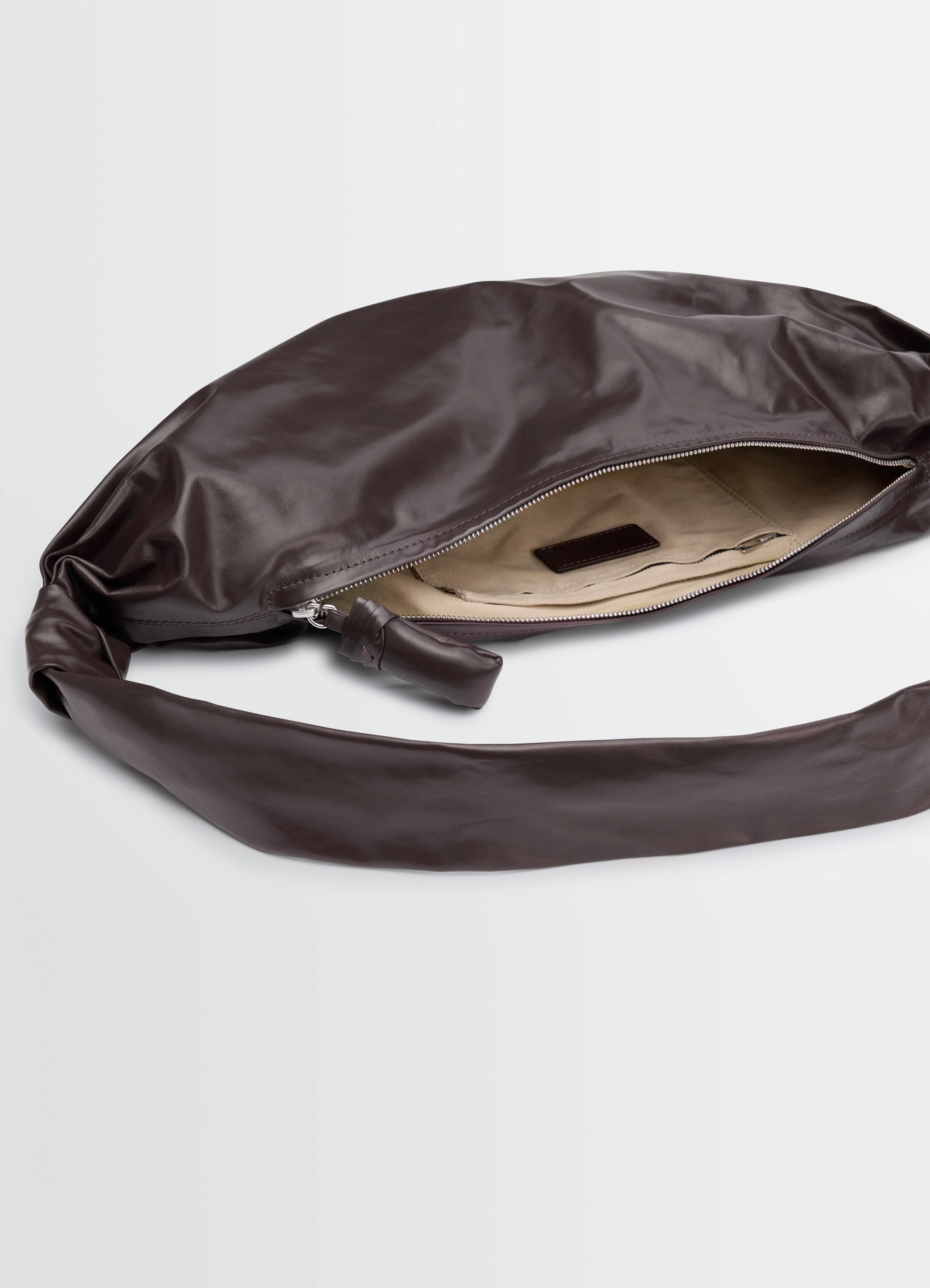 MEDIUM SOFT CROISSANT BAG IN PAPER LEATHER - Image 4