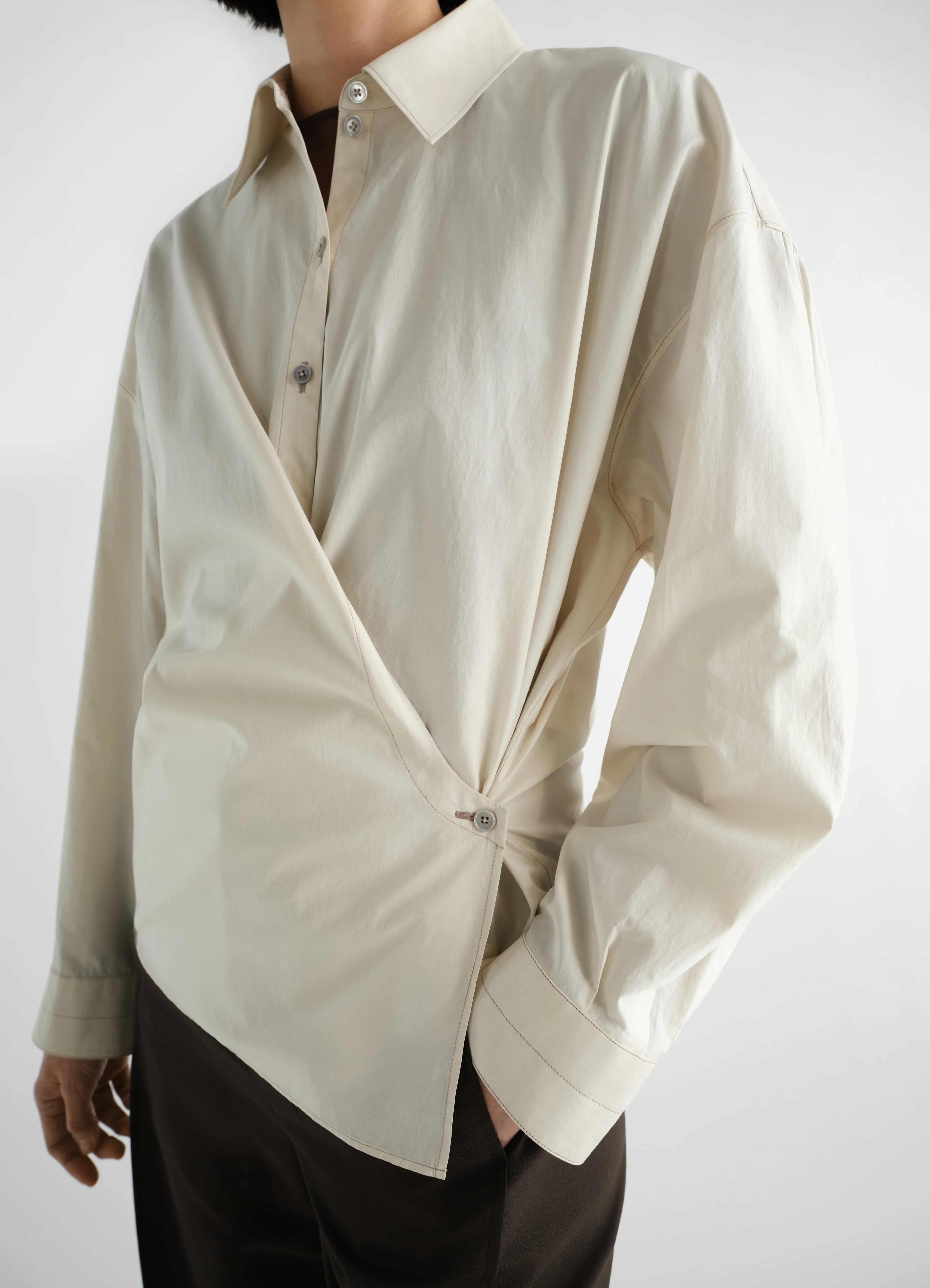 STRAIGHT COLLAR TWISTED SHIRT IN WASHED COTTON SILK - Image 4