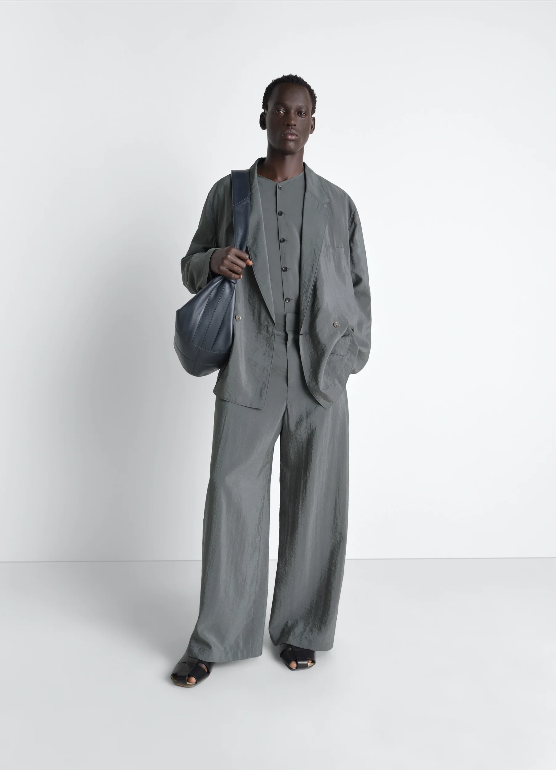 STRAIGHT TAILORED PANTS IN DRY SILK