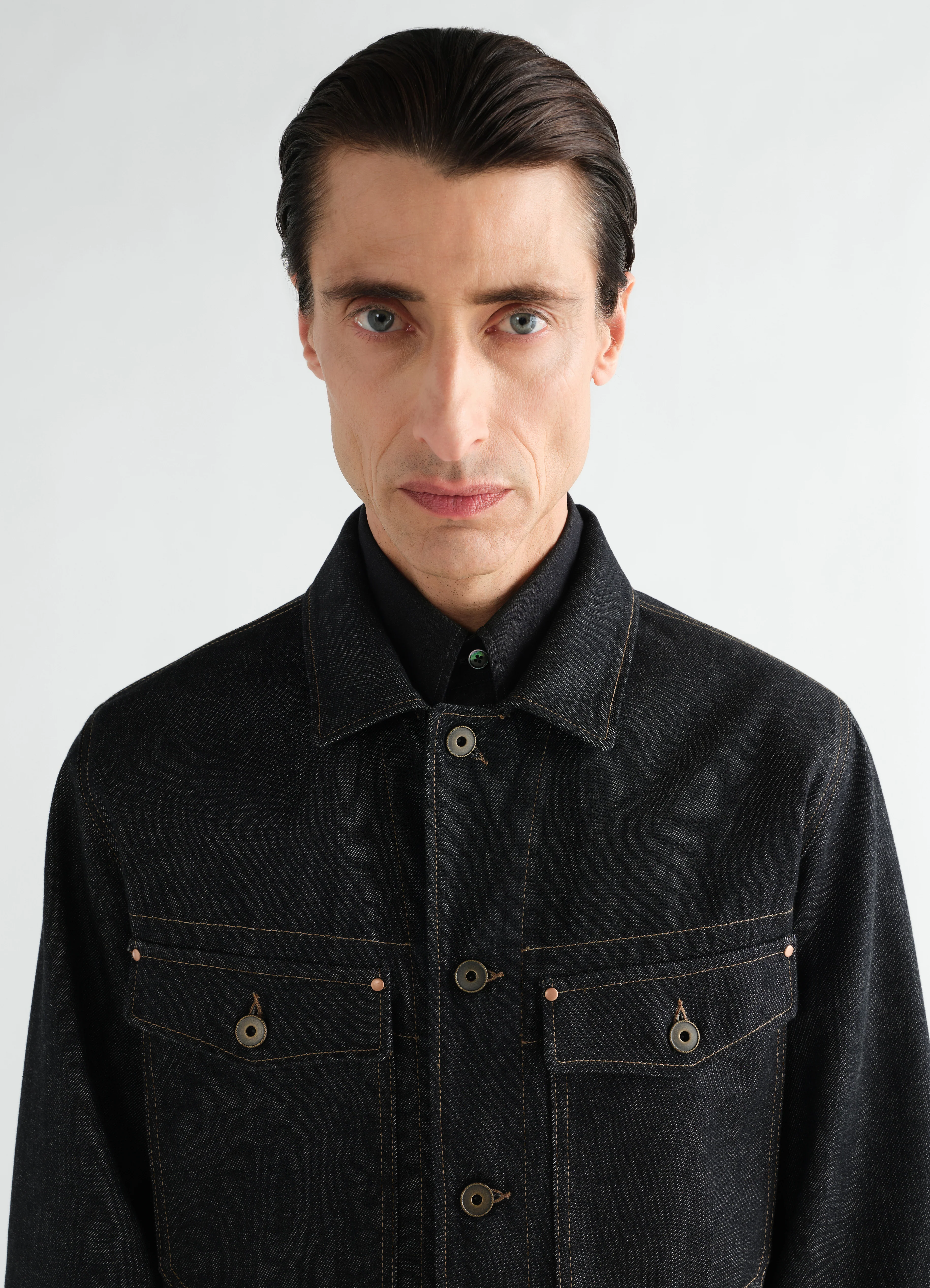 TRUCKER JACKET IN SLATE DENIM - Image 4