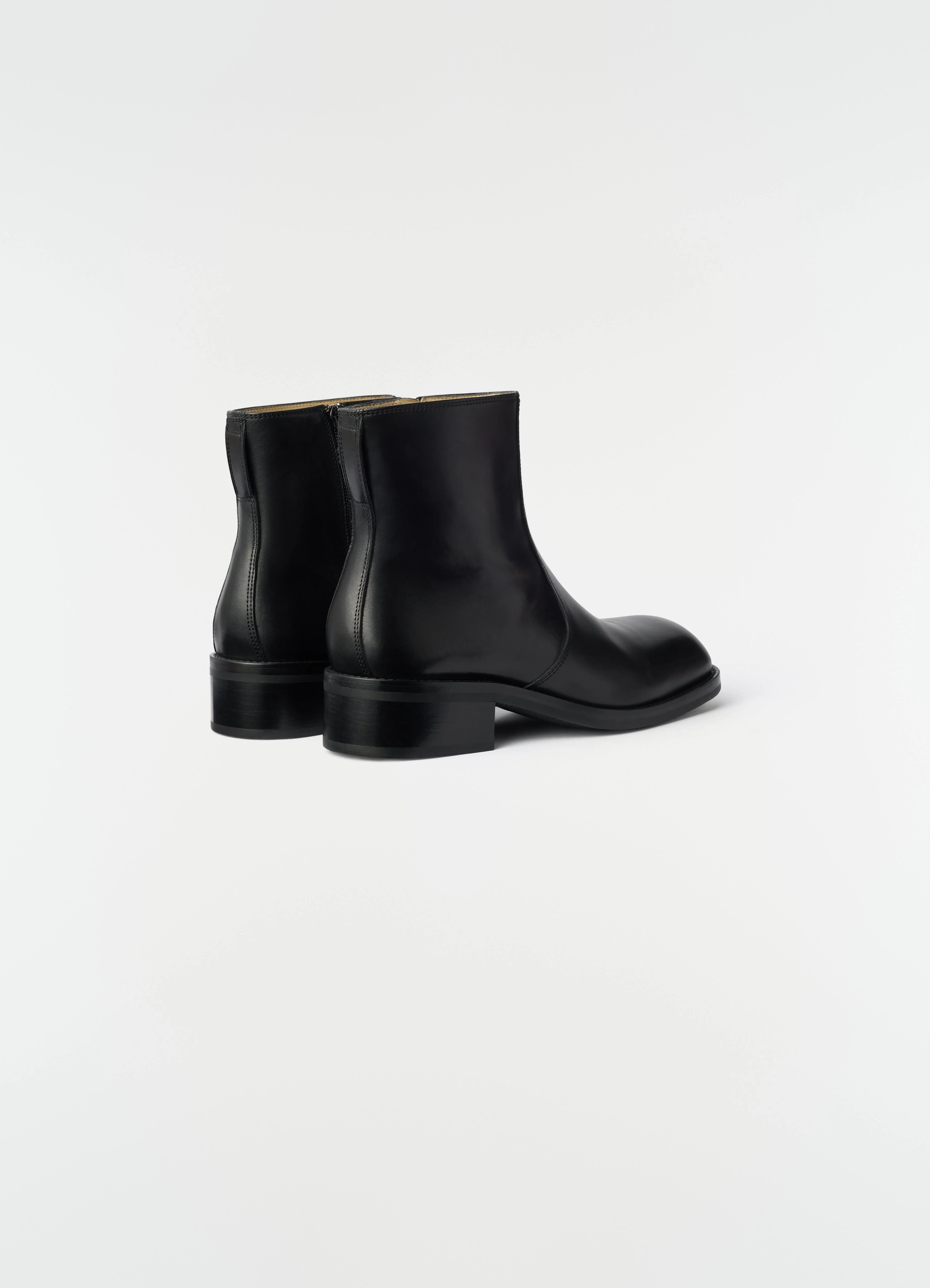 ZIPPED ANKLE BOOTS IN SHINY LEATHER - Image 3