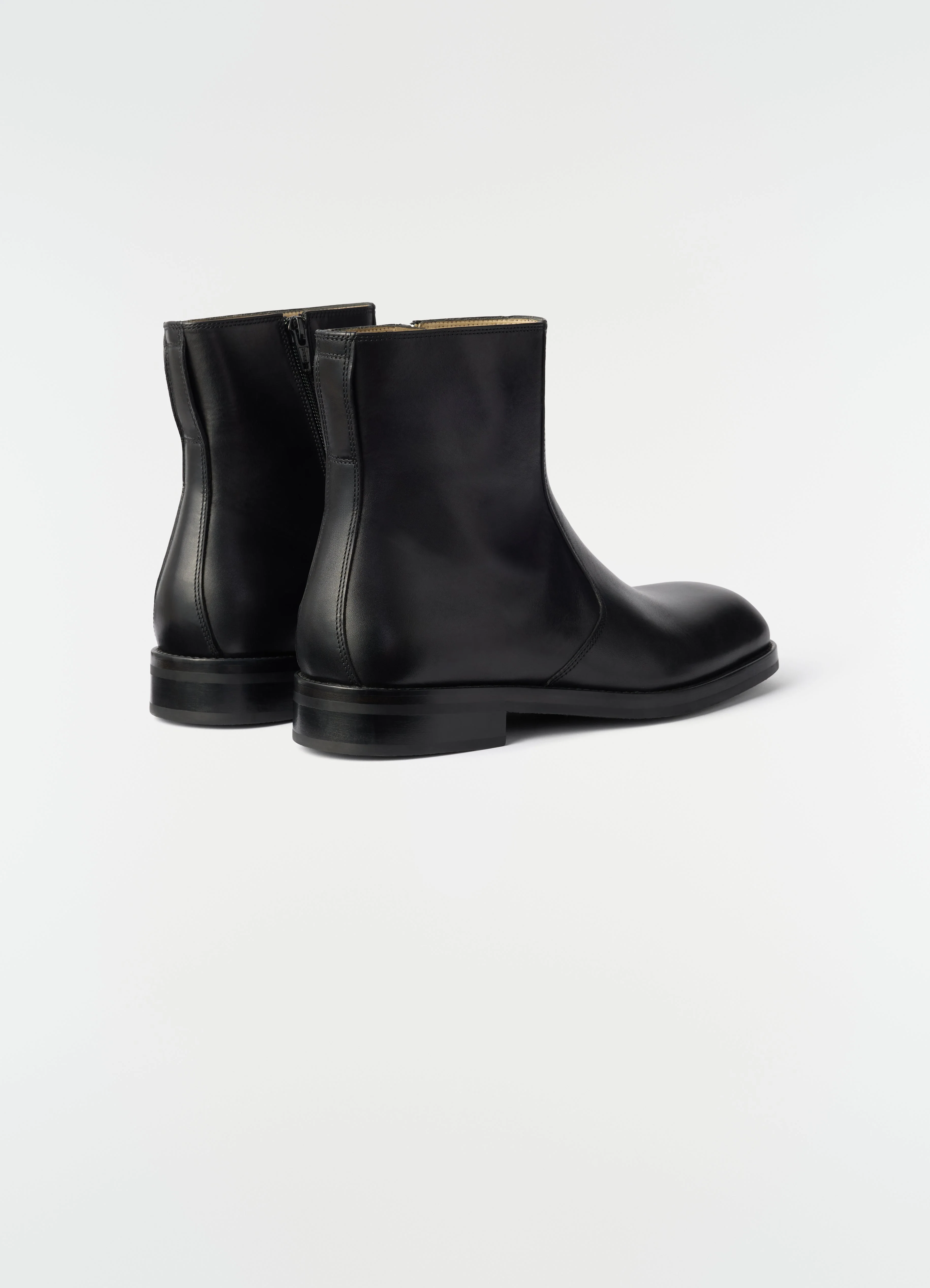 ZIPPED ANKLE BOOTS IN SHINY LEATHER - Image 3
