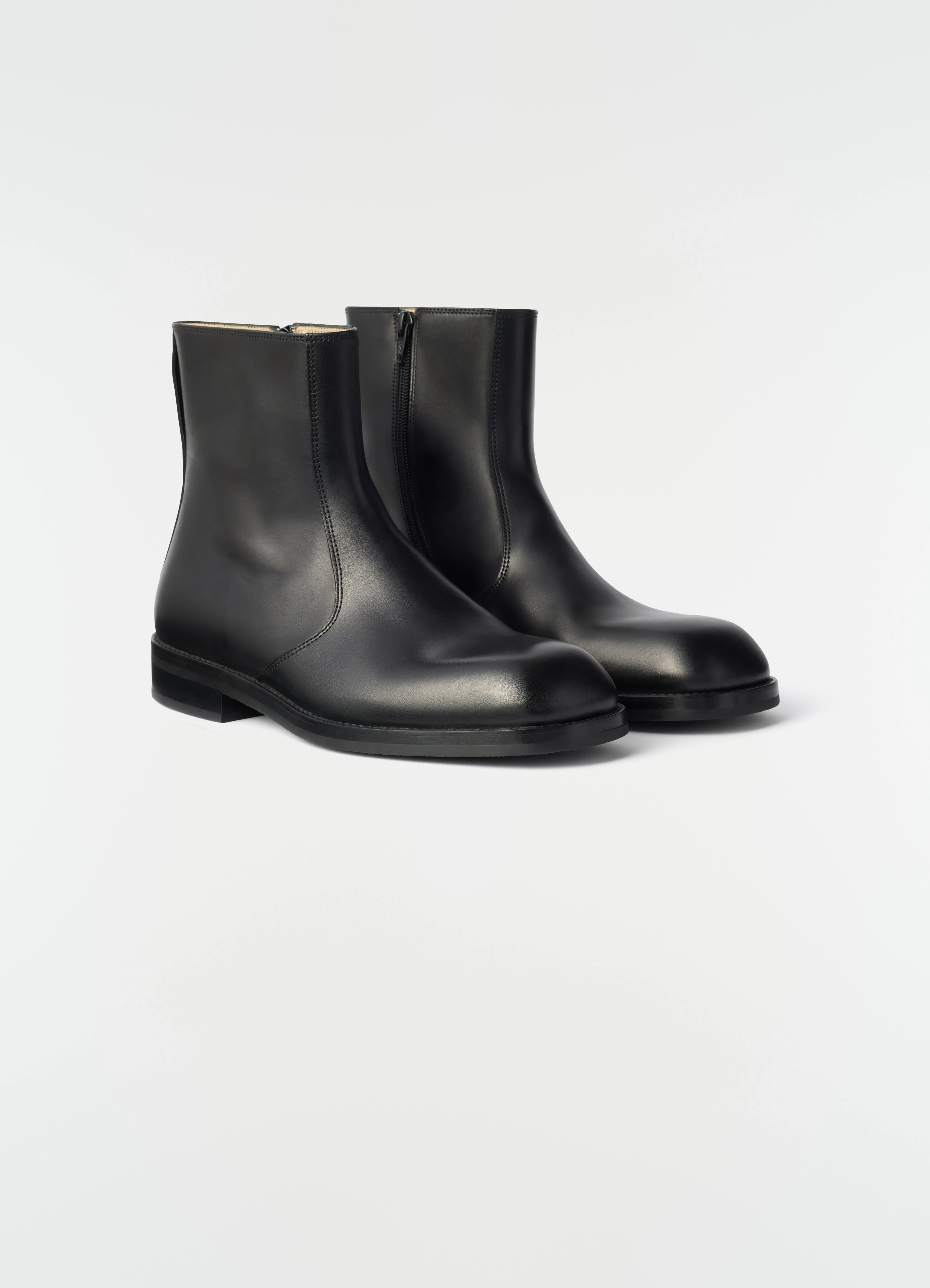 ZIPPED ANKLE BOOTS IN SHINY LEATHER - Image 4